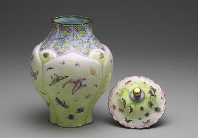 图片[2]-Painted enamel lidded jar in the form of a lotus blossom with butterfly-and-insect decoration, Qianlong reign (1736-1795), Qing dynasty-China Archive